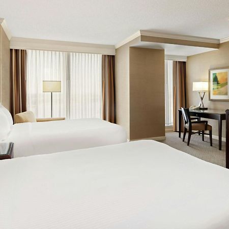Renaissance Dallas North Hotel Фармърс Бранч Екстериор снимка