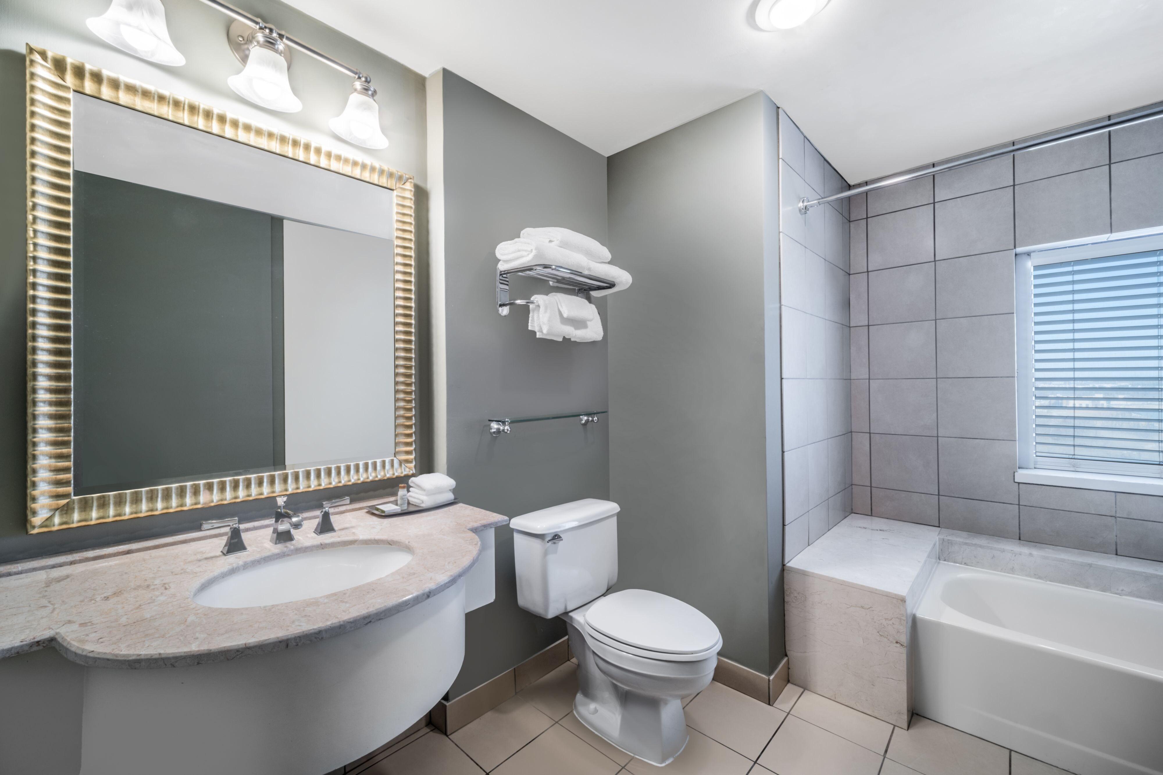 Renaissance Dallas North Hotel Фармърс Бранч Екстериор снимка