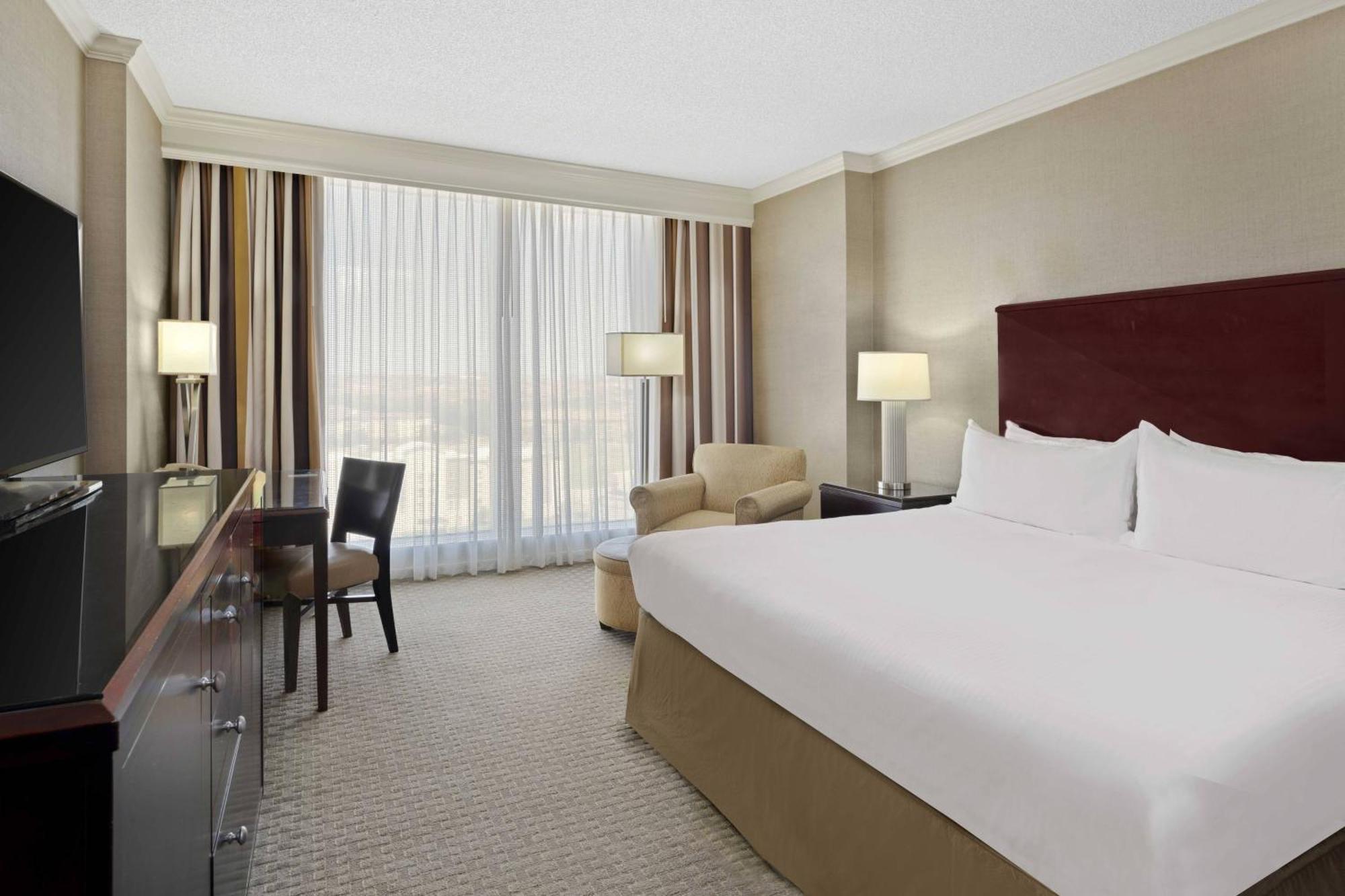 Renaissance Dallas North Hotel Фармърс Бранч Екстериор снимка