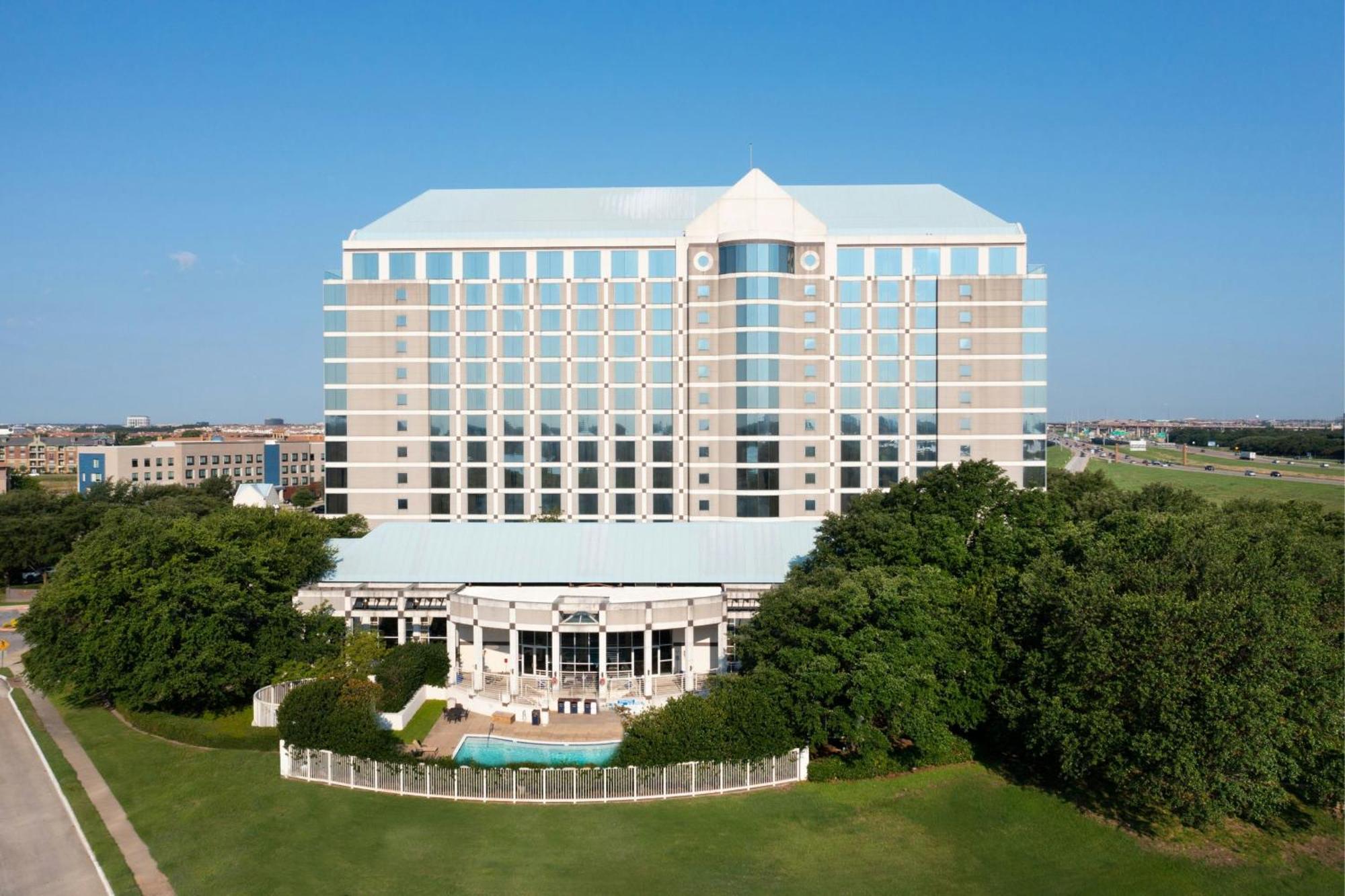 Renaissance Dallas North Hotel Фармърс Бранч Екстериор снимка