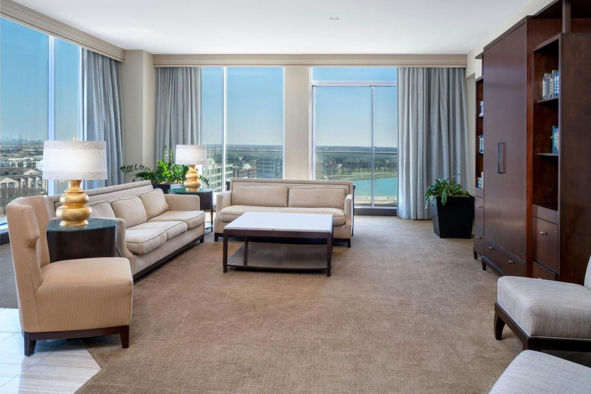 Renaissance Dallas North Hotel Фармърс Бранч Екстериор снимка