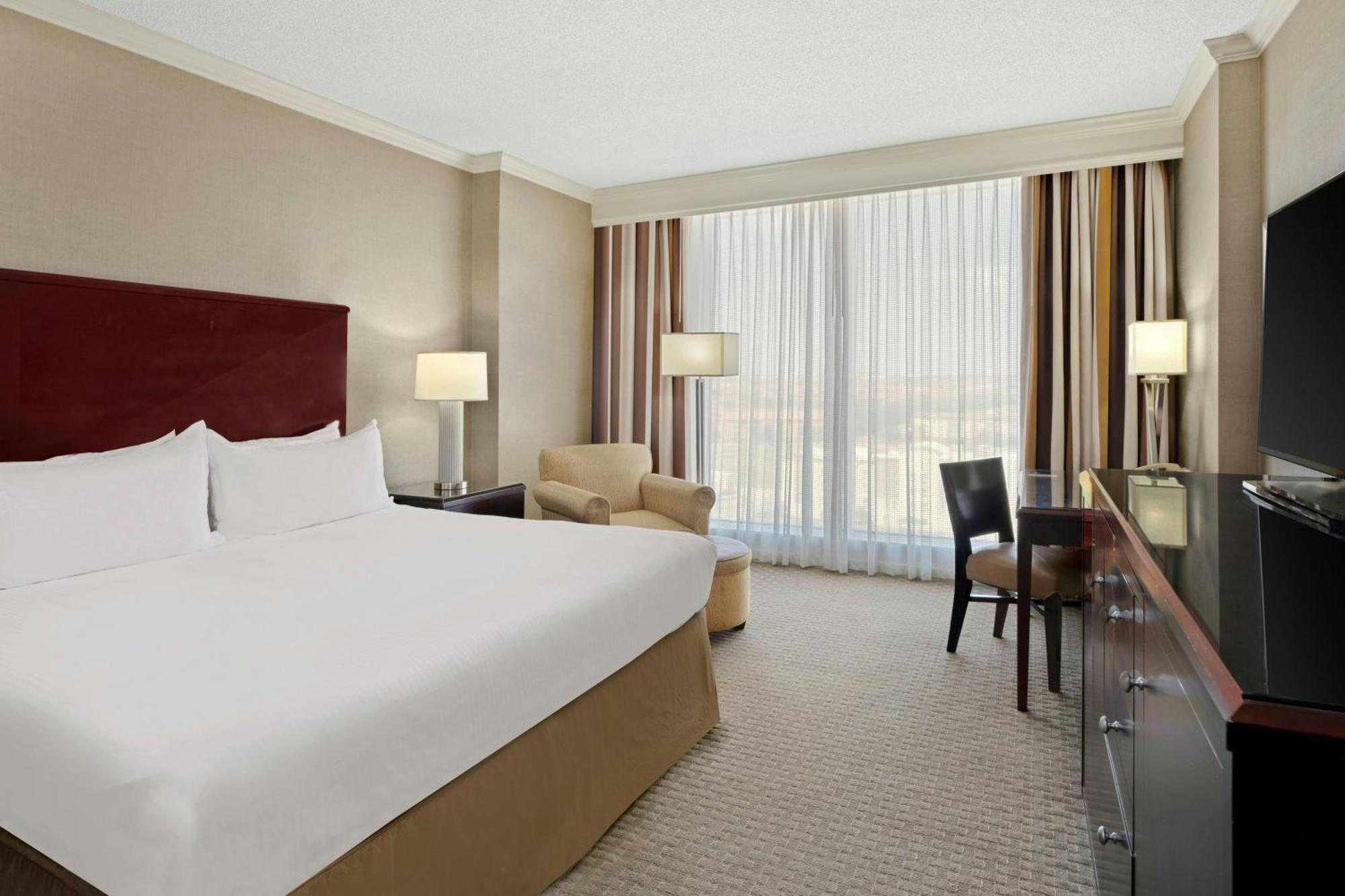 Renaissance Dallas North Hotel Фармърс Бранч Екстериор снимка